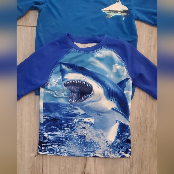💚5/$25 Swim Shirts Blue Shark Print Kids Set Bundle Lot Of 2 Size XS 4-5 - Picture 2 of 5